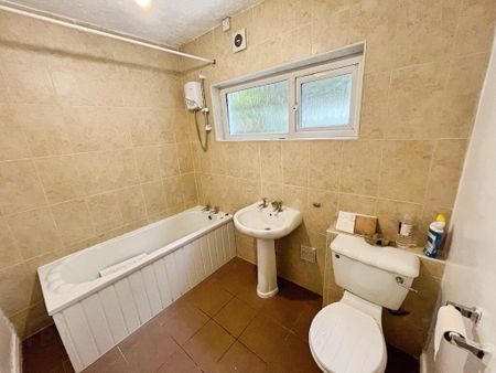 21 Ridgeway Street, Lisburn, BT28 1BY - Photo 5