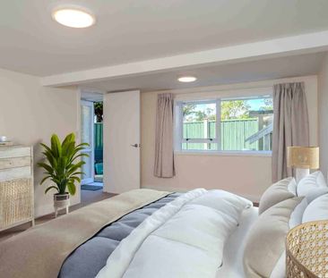 4-bedroom, 2-bathroom residence - Photo 4