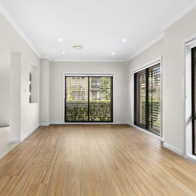 Warriewood, 17 Fern Circuit - Photo 1