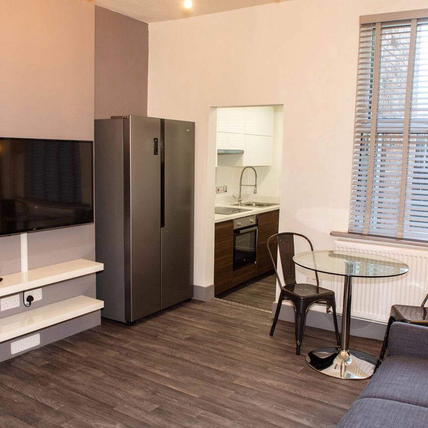 4 Bed Semi-Detached House, Berridge Road, NG7 - Photo 1