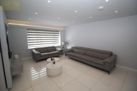 4 bedroom detached house to rent - Photo 3