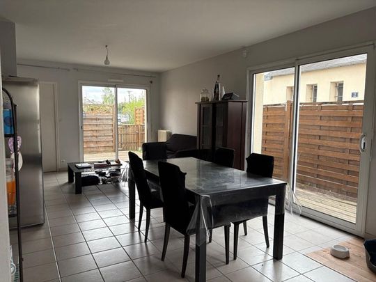 Location Maison 5 pièce(s) de 106.38 m2 - Photo 1