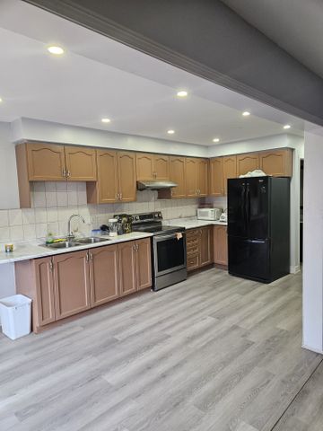 For Lease - 19 Arthurs Crescent, Brampton, Ontario - Photo 2