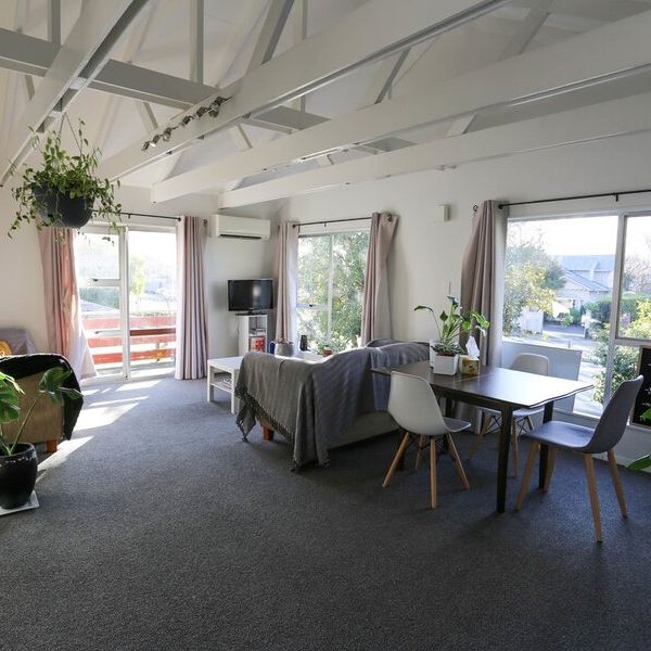 FOUR BEDROOM STUDENT ACCOMMODATION! - Photo 1