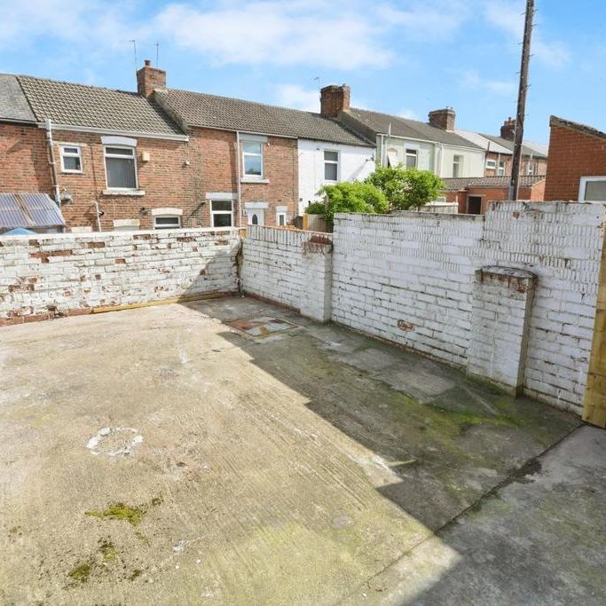 2 bedroom terraced house to rent - Photo 1
