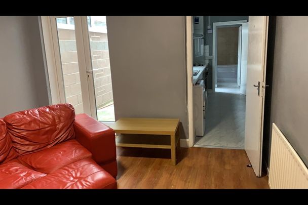 5 Bed Terraced House, Newland Road, CV1 - Photo 1