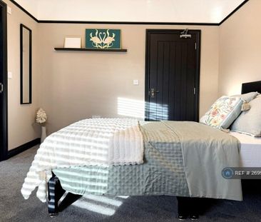 1 bedroom in a house share to rent - Photo 1