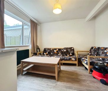 Larchwood Drive, Englefield Green, TW20 0SH - Photo 1
