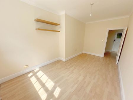 OIRO £1,650 pcm - Available Now - Furnished - Photo 3