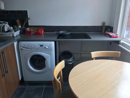 Studio Flat, Sheldon Road, NW2 - Photo 3
