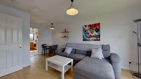 2 bedroom flat to rent - Photo 2