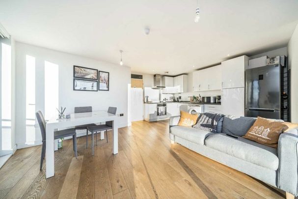 Taylor Place, Bow, E3 - Photo 1