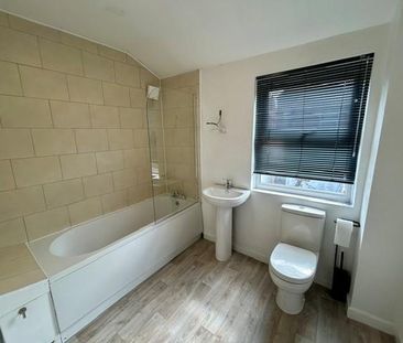 2 bedroom end of terrace house to rent - Photo 5