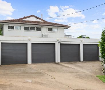 “BEAUTIFUL EXECUTIVE LIVING IN THE HEART OF TARRAGINDI” - Photo 1