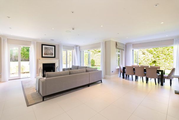 5 bedroom detached house to rent - Photo 1