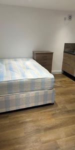 Studio Flat, Gainsborough Road, RM8 - Photo 3