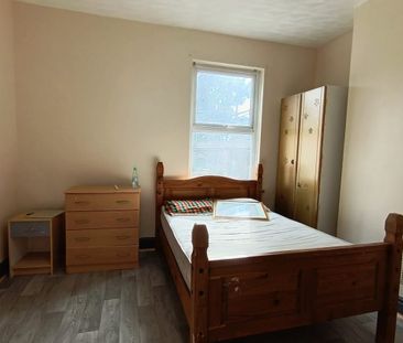 £875 PCM, Furnished Two Bedroom First Floor Flat in Chepstow Road, ... - Photo 4