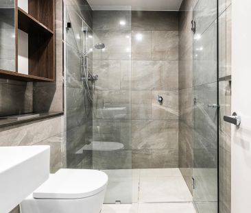 Sunbathed North Facing Apartment On 9th Floor. Lift Access - Photo 4