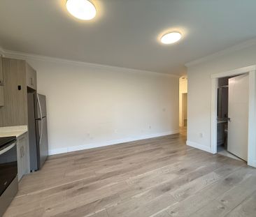 South Facing Ground Level Suite - 2 Beds/2 Bath - Utilities Included - Photo 2