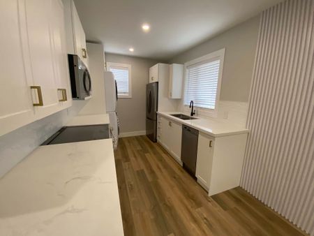 Main Floor of Two Bedroom Bungalow for rent in Whitby - Photo 4