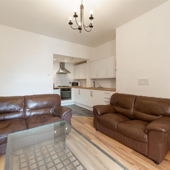 3 bedroom flat to rent - Photo 1