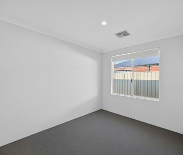 Brand new home waiting for its first family - Photo 3