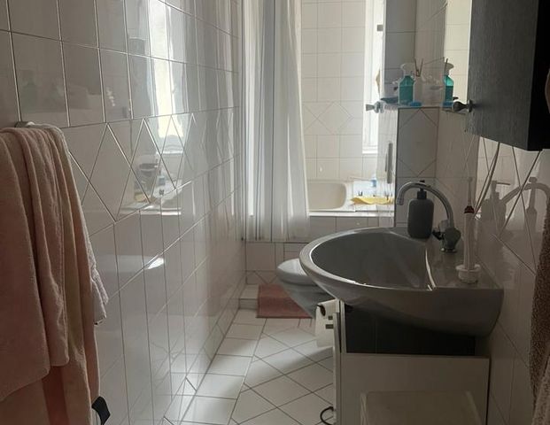 Zwischenmieter gesucht ab Dezember - Foto 1