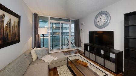 Grand Trunk Crescent - Photo 3