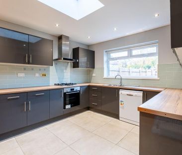 3 bedroom semi-detached house to rent - Photo 6