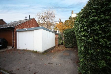 Royal Parade Mews, - Photo 2