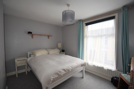 2 bedroom terraced house to rent - Photo 4