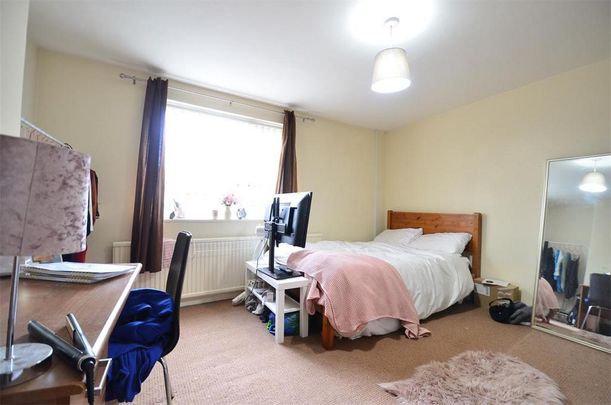 4 bedroom terraced house to rent - Photo 1