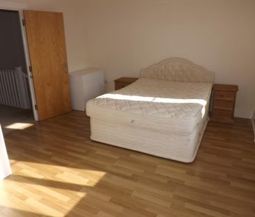 4 bedroom townhouse to rent - Photo 3