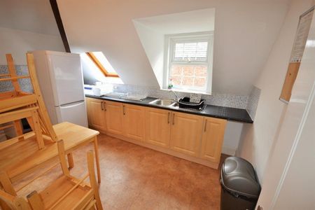 2 bedroom Flat To Let - Photo 4