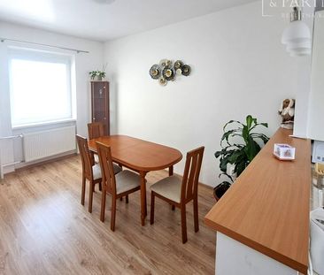 Priestranný 4-izbový rodinný dom na prenájom v centre obce Tomášov - Photo 2