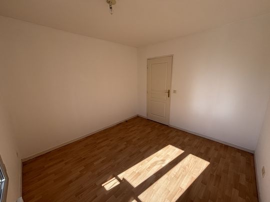 APPARTEMENT NON MEUBLÉ EN PLEIN COEUR DU CENTRE VILLE AVEC PLACE DE PARKING EN SOUS TERRAIN - Photo 1