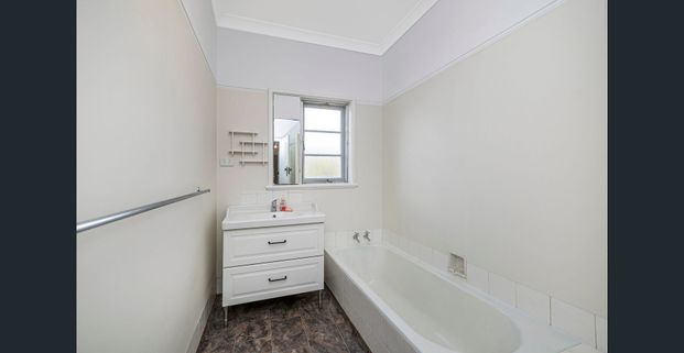 Beautiful Three Bedroom Home in Great Location! - Photo 1