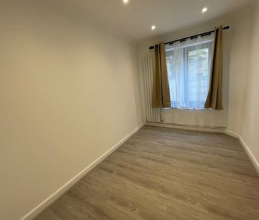 4 Bed Terraced House, Harrier Way, E6 - Photo 3