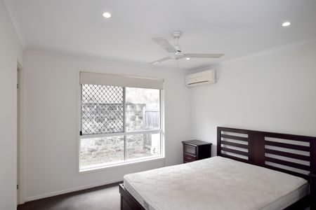 :: MODERN SEMI-FURNISHED DUPLEX IN IMMACULATE CONDITION - Photo 3