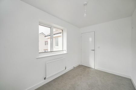 4 bedroom detached house to rent - Photo 3