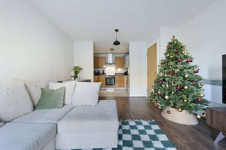 Stunning 2-bedroom apartment located on the upper floor of this development, offering convenience and accessibility. - Photo 2