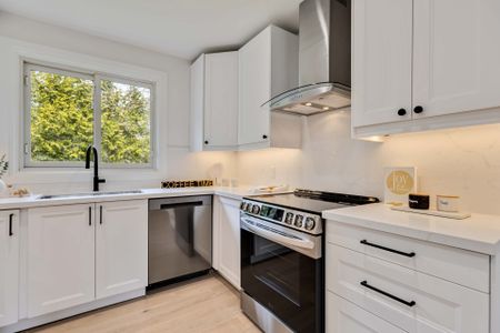 For Lease - 14 Heber Down Crescent, Whitby, Ontario - Photo 3