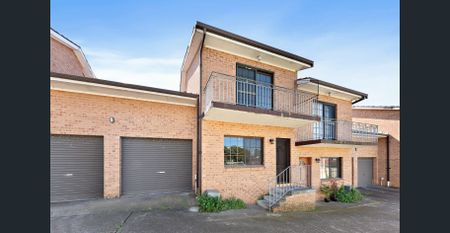 Recently renovated townhouse - Photo 5