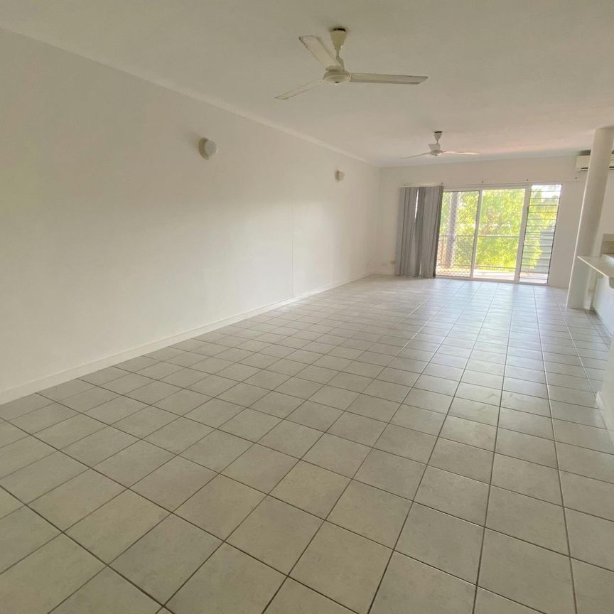 BREEZY 2 BEDROOM UNIT! - Photo 1