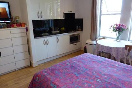 Studio to rent - Photo 2