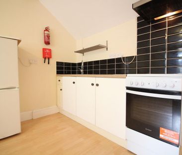 Chertsey Bridge Road, Chertsey - Photo 2