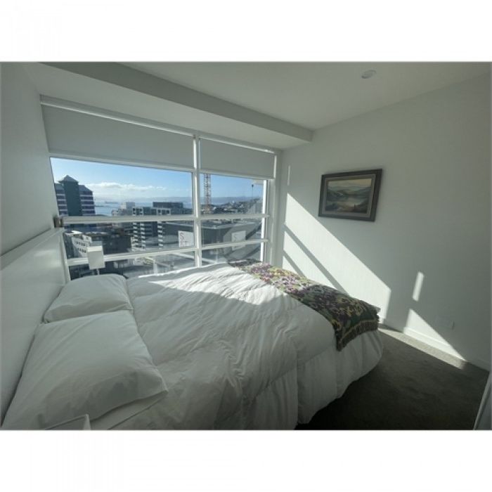 Large one bedroom apartment with sweeping views - Photo 1