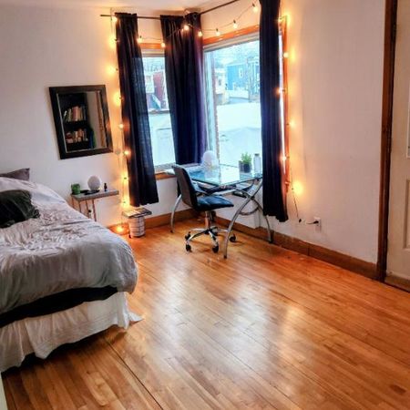 6 1/2: lumineux, grandes chambres, balcons et cours - Photo 4