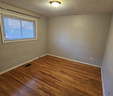For Lease - 12 Aspendale Drive Unit# Main, Toronto, Ontario - Photo 3