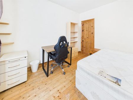 4 bedroom terraced house to rent - Photo 5